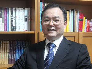 陳博士出席武漢市政協(xié)十二屆一次會(huì)議