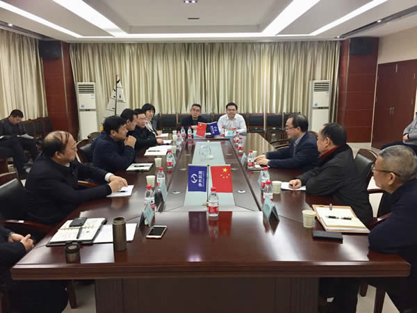 武漢市委常委、市紀委書記張曙考察新特光電