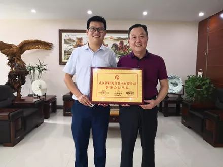 追夢(mèng)路上相伴前行 ——新特光電與《企業(yè)與市場(chǎng)》網(wǎng)達(dá)成戰(zhàn)略合作