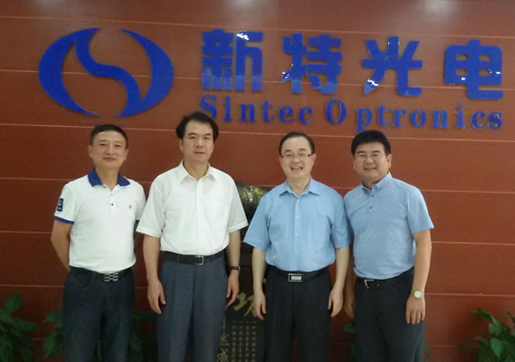 武漢市僑聯(lián)黨組書記代飚一行到訪新特光電