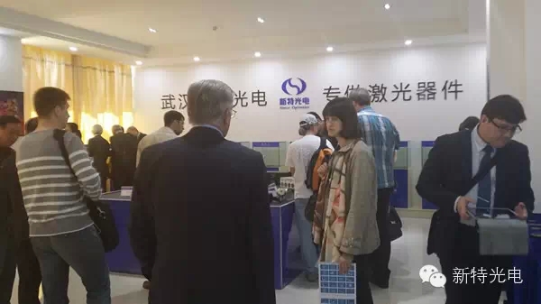 俄羅斯激光代表團(tuán)對新特光電激光配件感到吃驚！