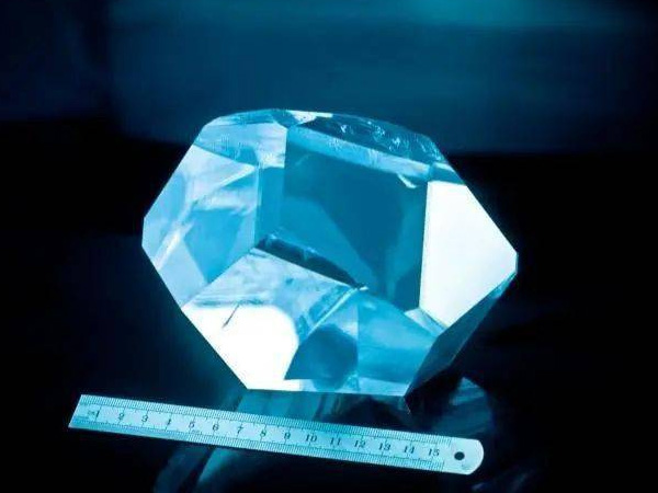 LBO晶體的 10 個(gè)基本方面：其特性、應(yīng)用和制造的詳細(xì)指南