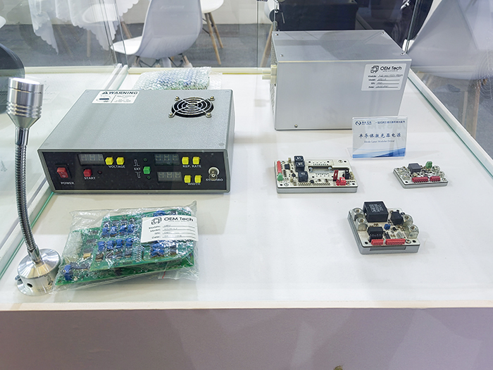 電光器件及其驅(qū)動(dòng)電源